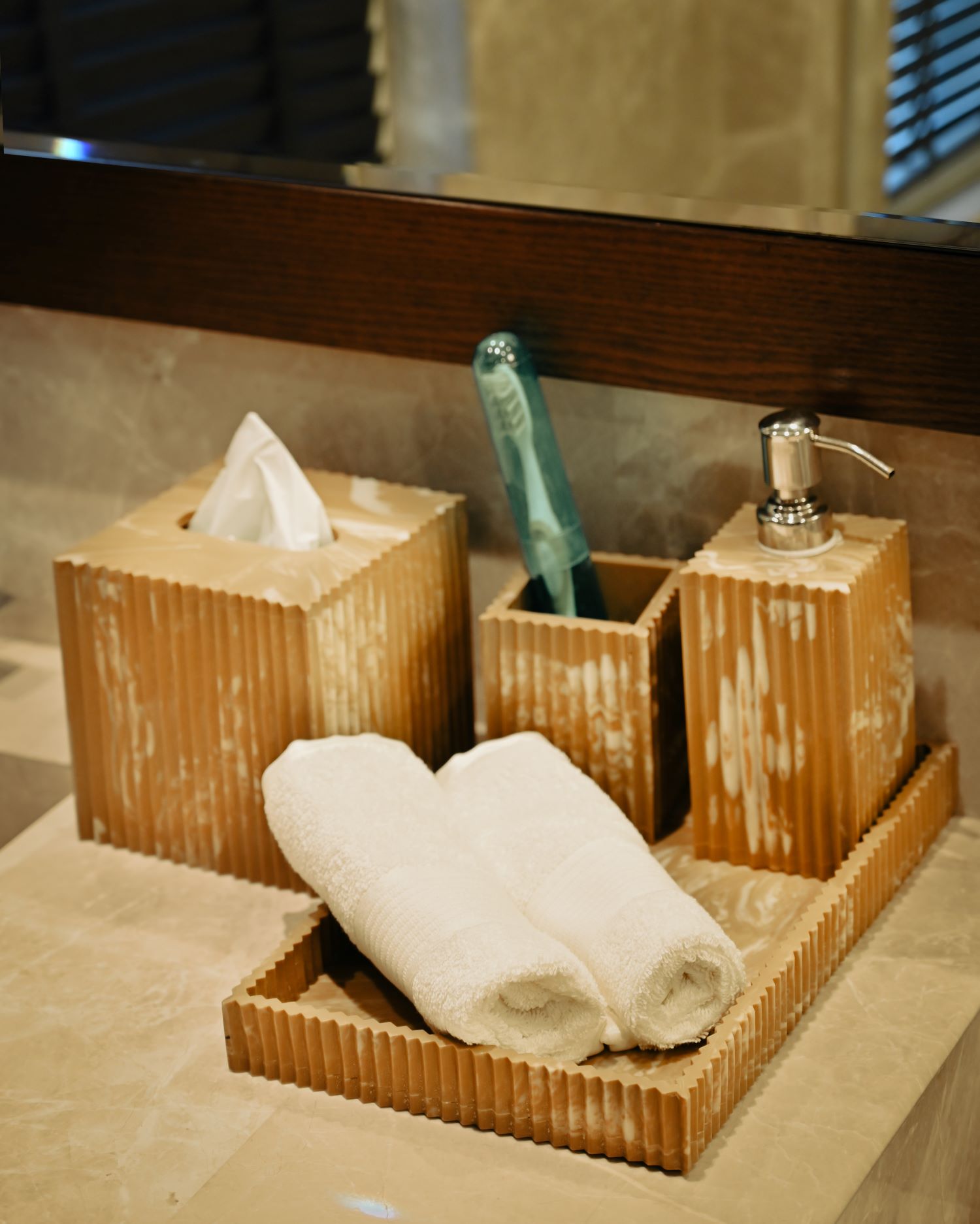Mocha Ridge Resin Bathroom Set